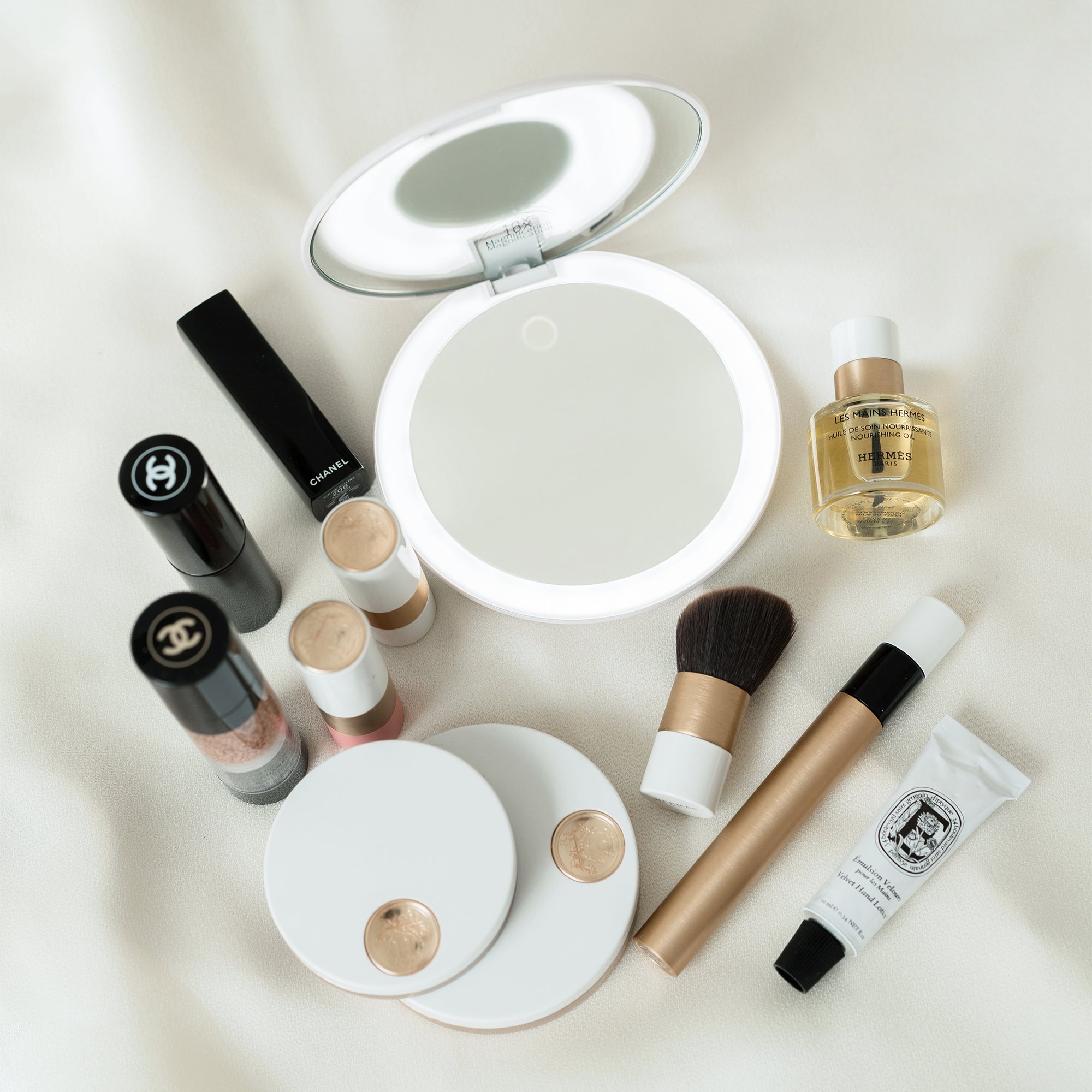 Makeup_Products_With_Mirror_#Color_White