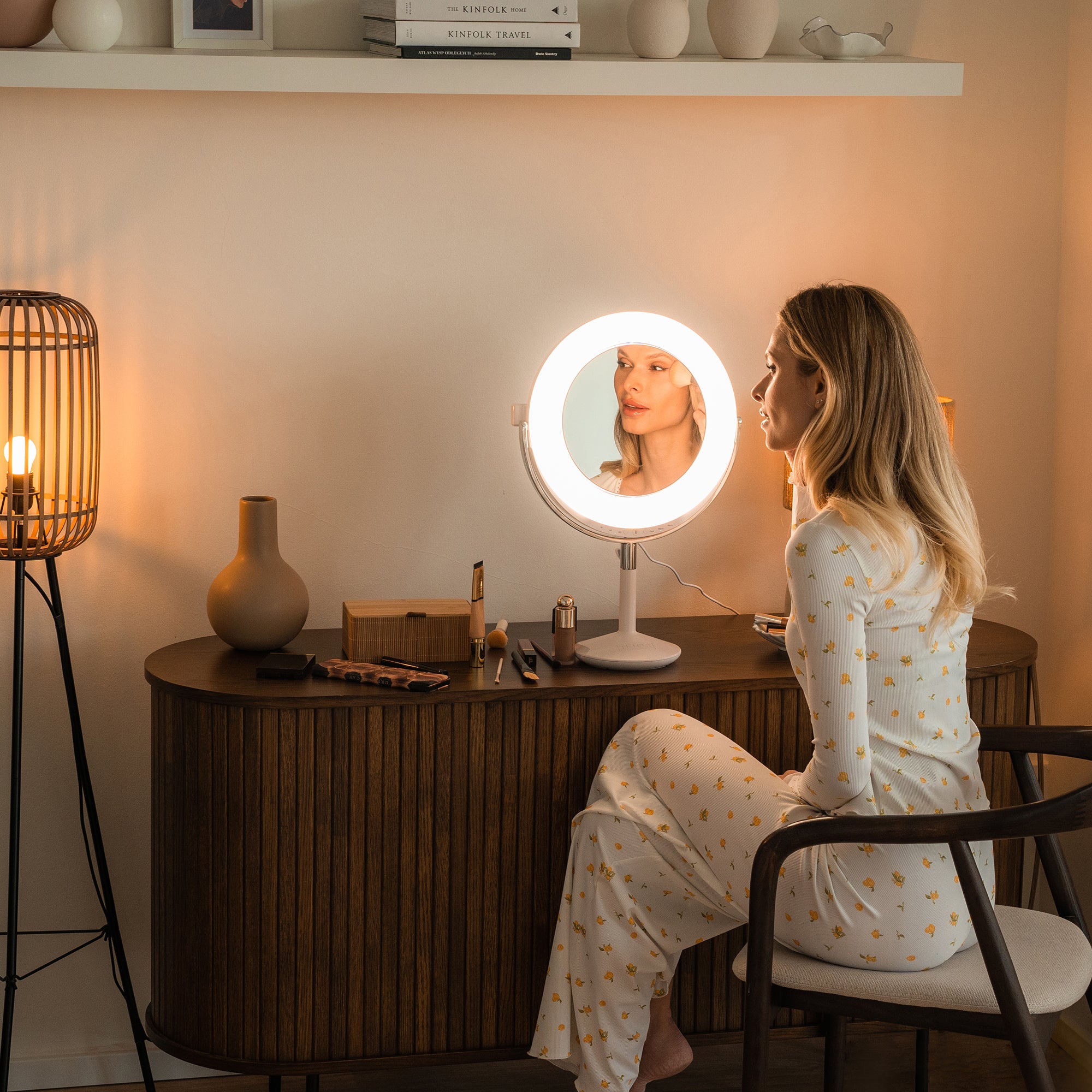 The Signature Mirror Set