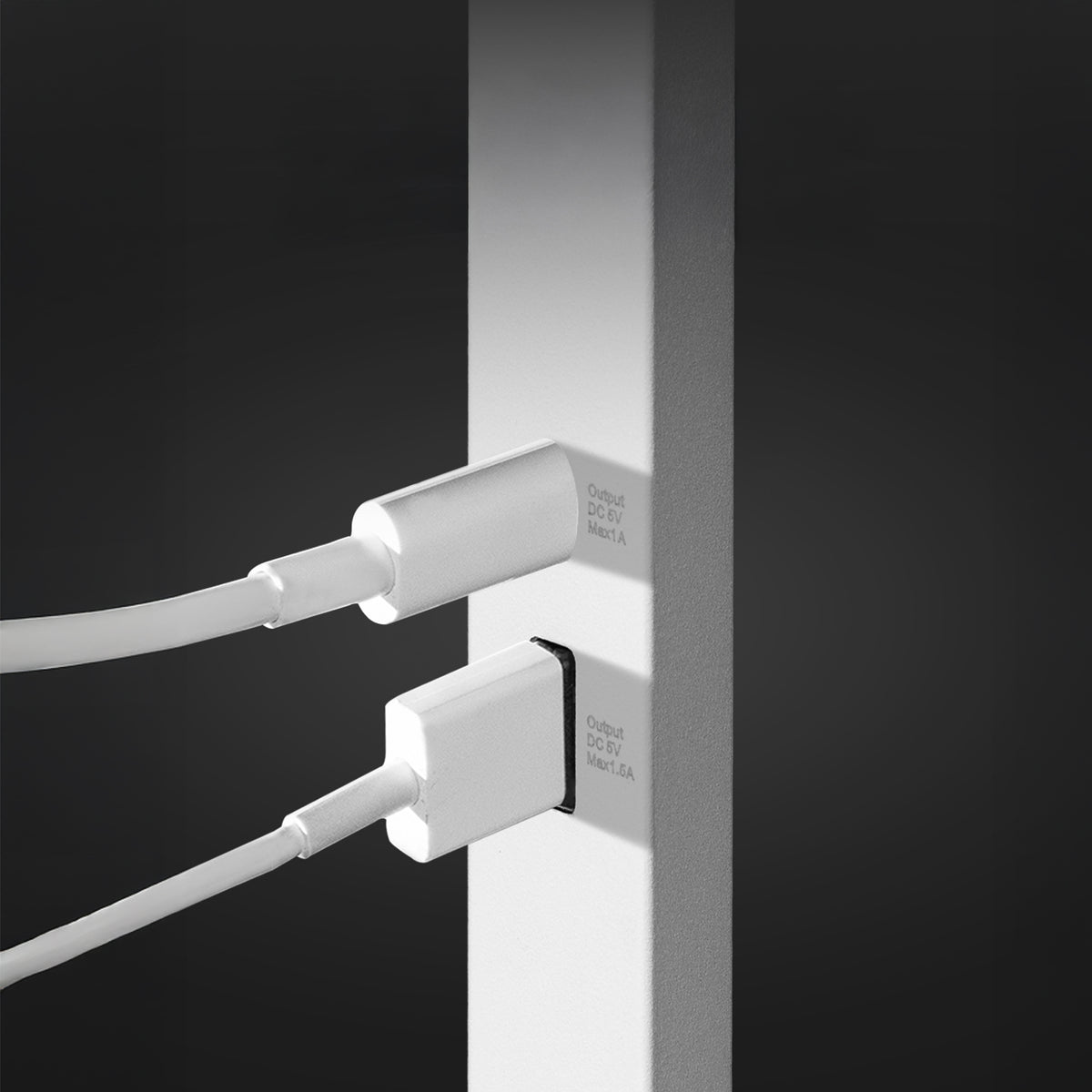 uSB a and USB c power plugs build into light arm
