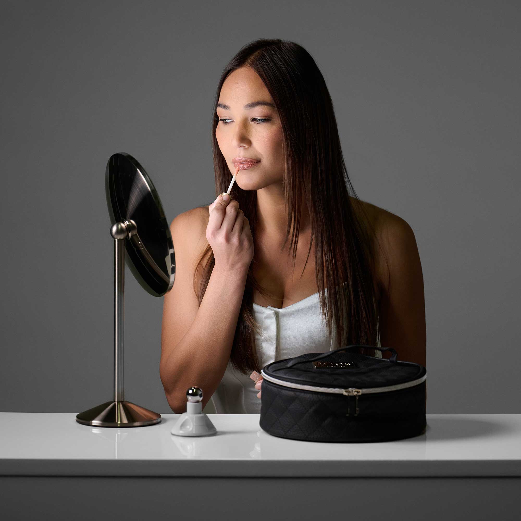 lighted-travel-makeup-mirror-with-case-suction-cup-ilios-lighting