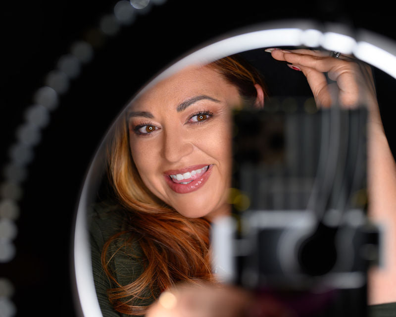 Leila VonSleicheter - Ilios Beauty Ring Light