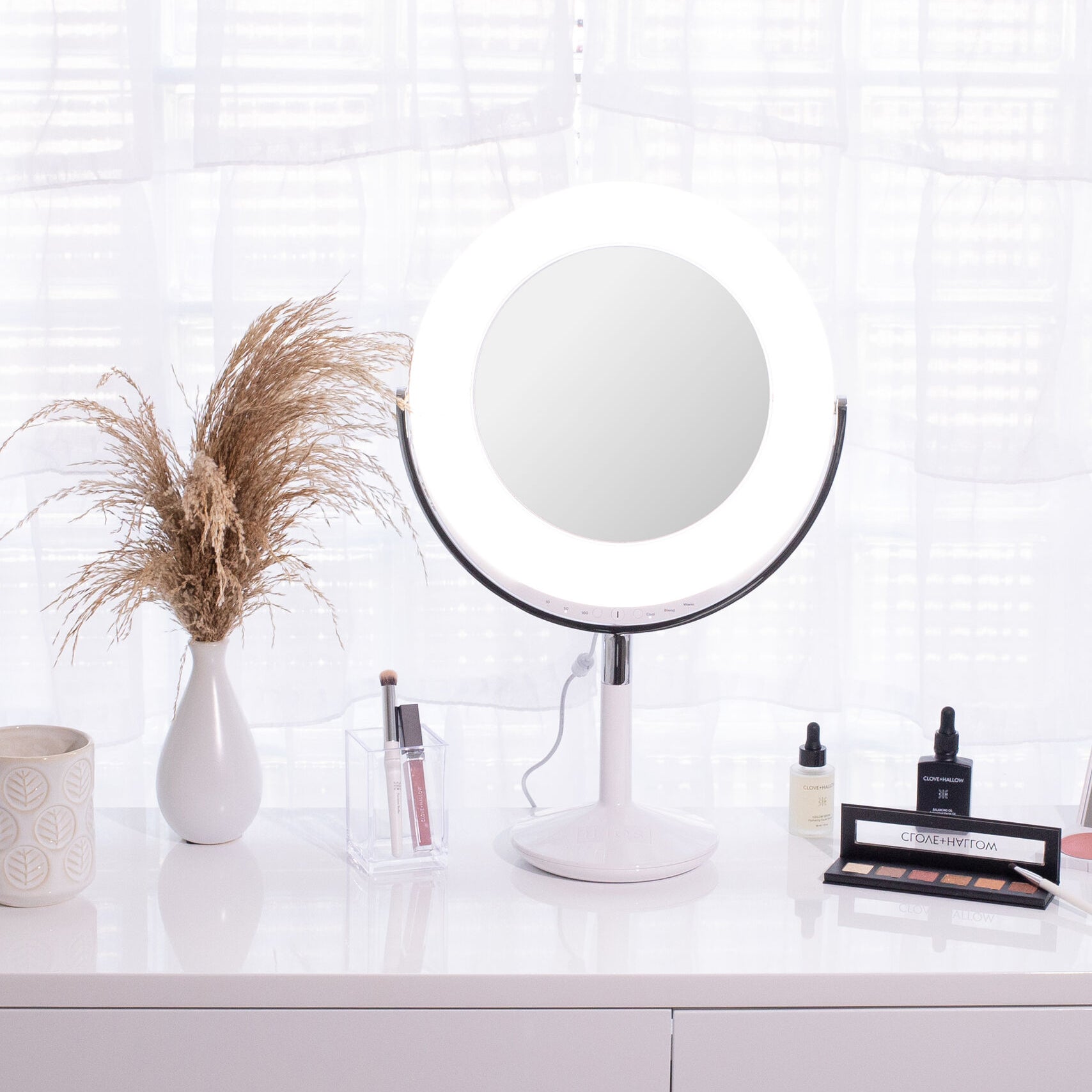 Bright Makeup Light and Why its Important - Ilios Lighting