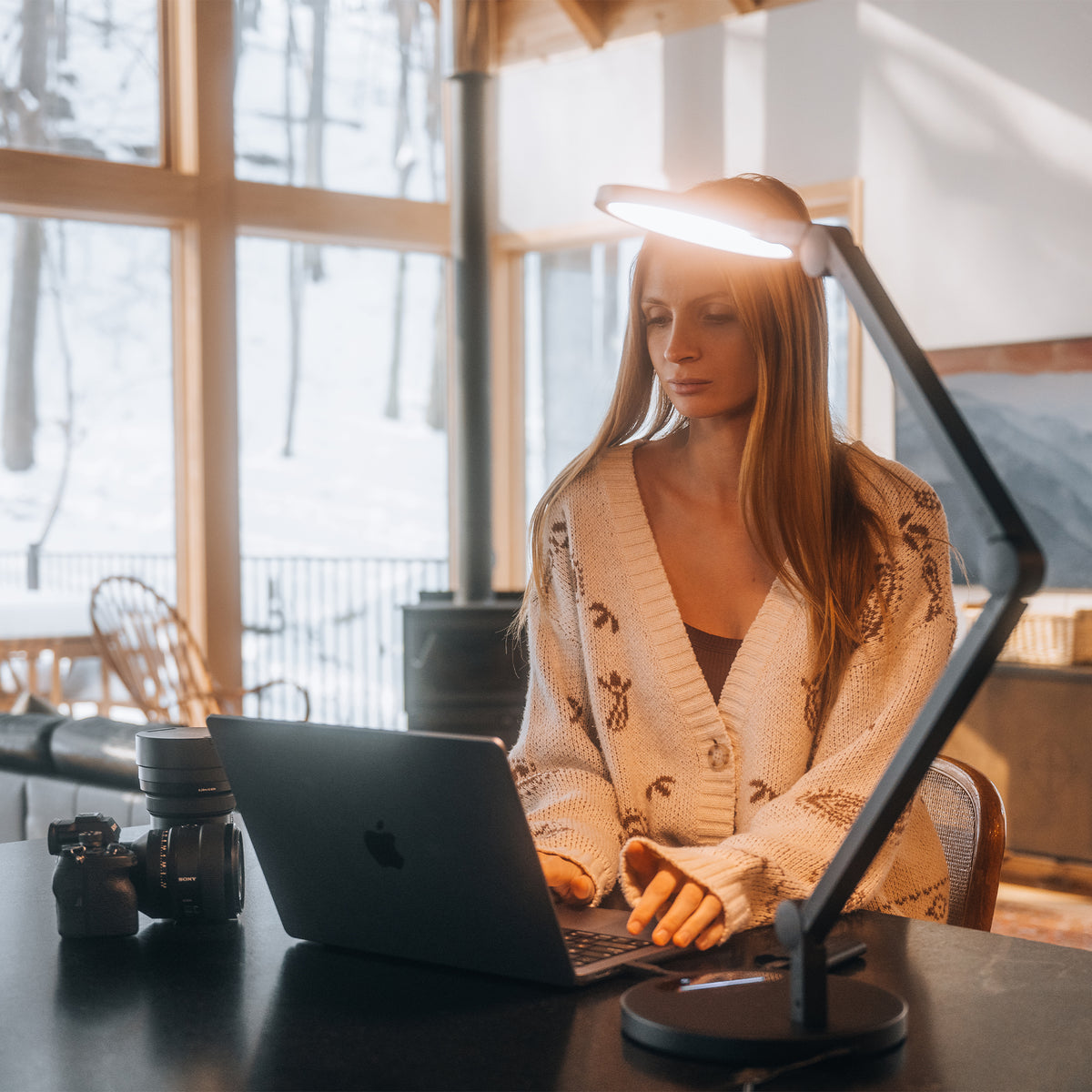 lume_Cube_Edge_Base-Desk_Lamp_Bright_#Color_Black