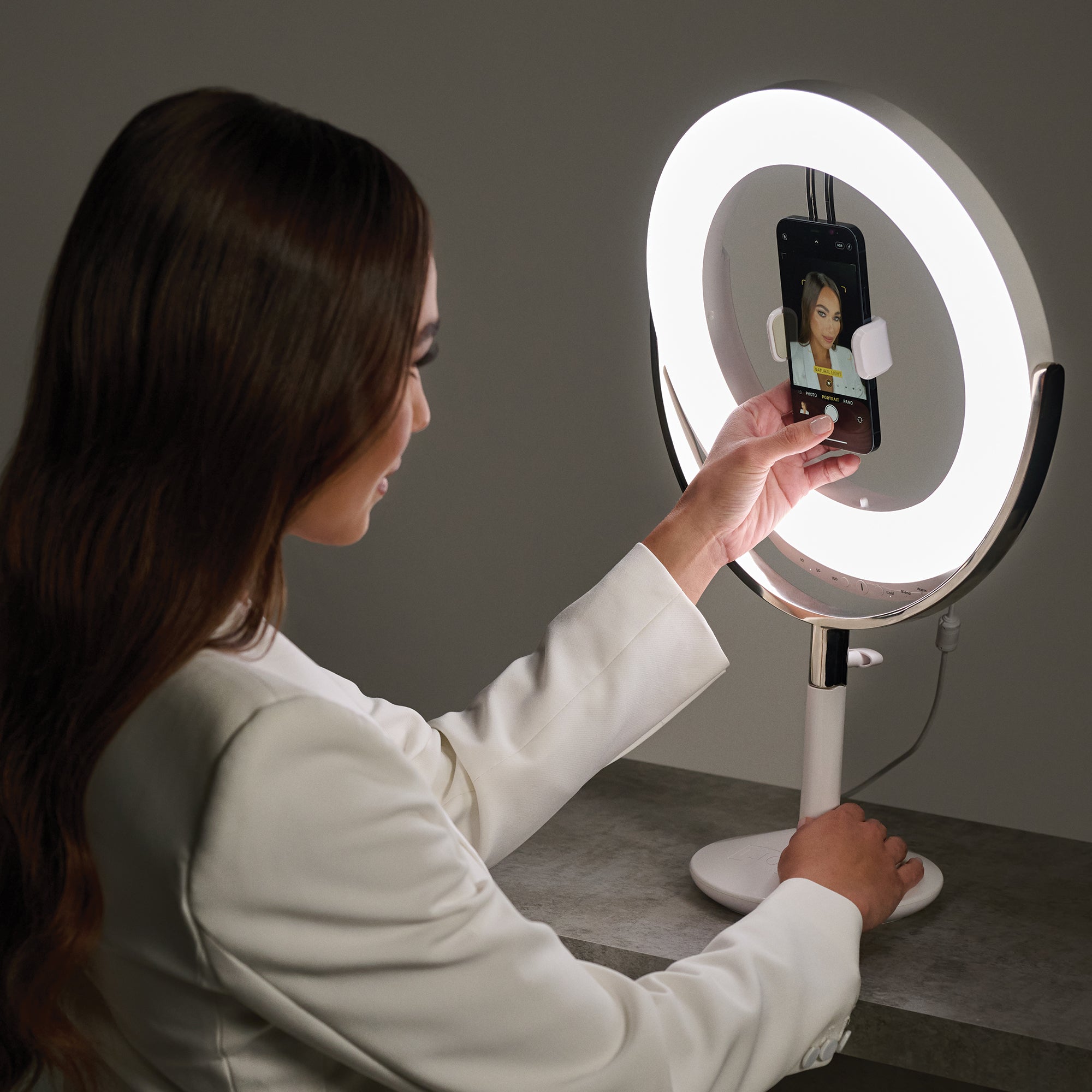 tabletop-ring-light-with-phone-holder-mirror-ilios-lighting