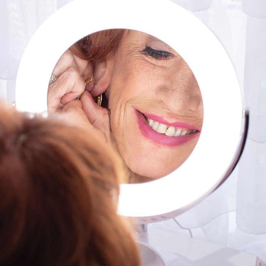 Woman using Ilios Beauty Ring Mirror