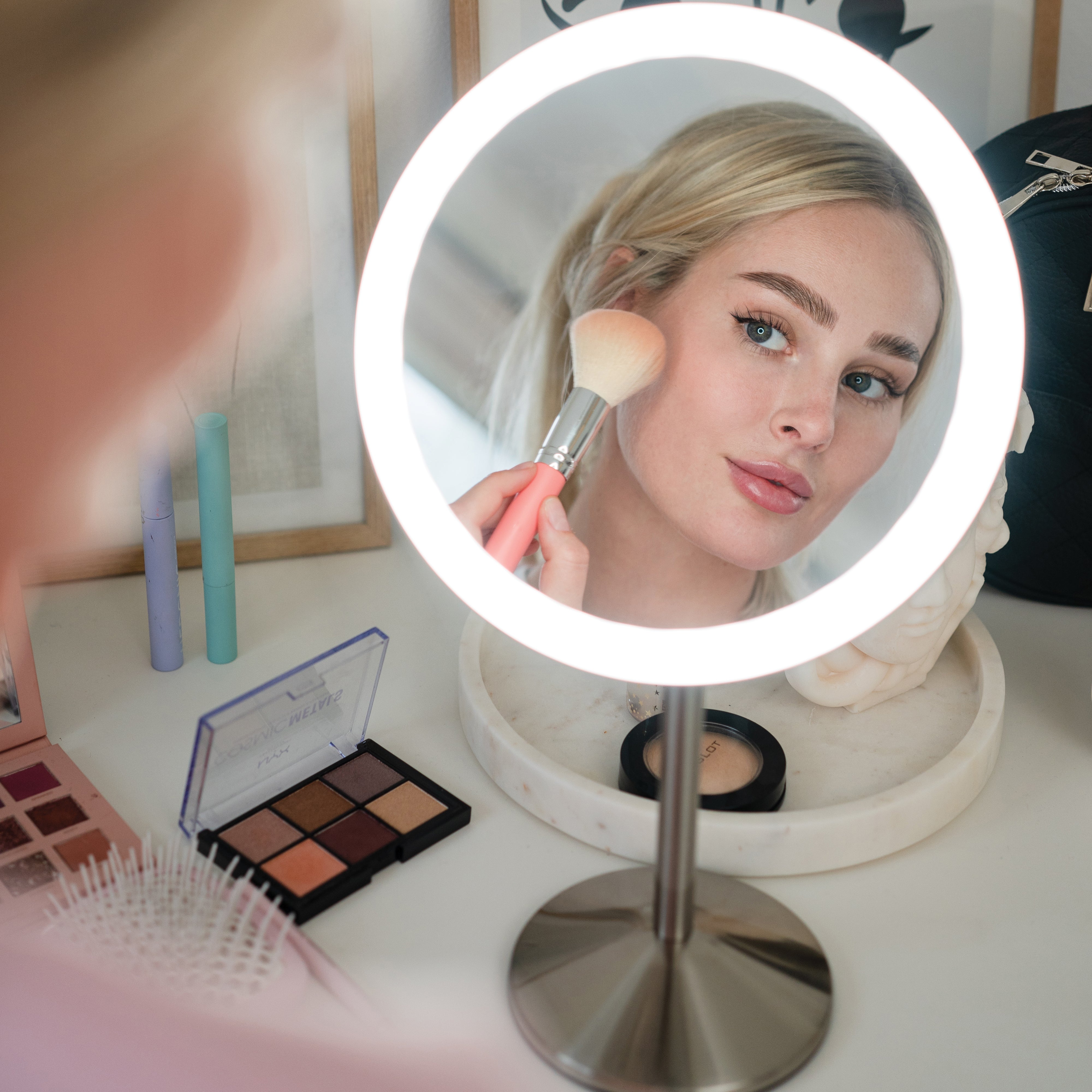 cordless-makeup-mirror-ilios-lighting-luxury